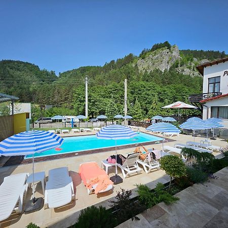 Pensiunea Tobo Baia de Fier Bagian luar foto