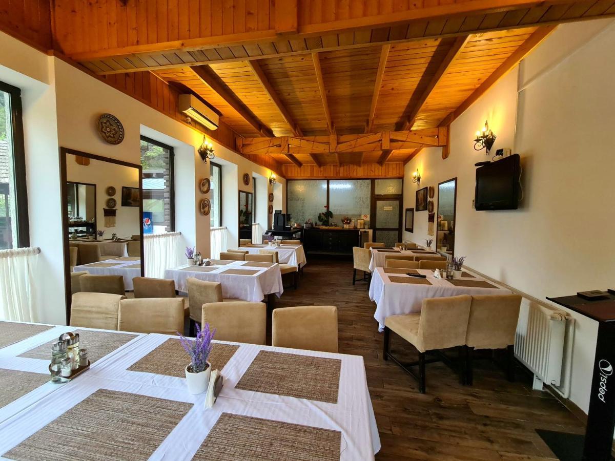 Pensiunea Tobo Baia de Fier Bagian luar foto