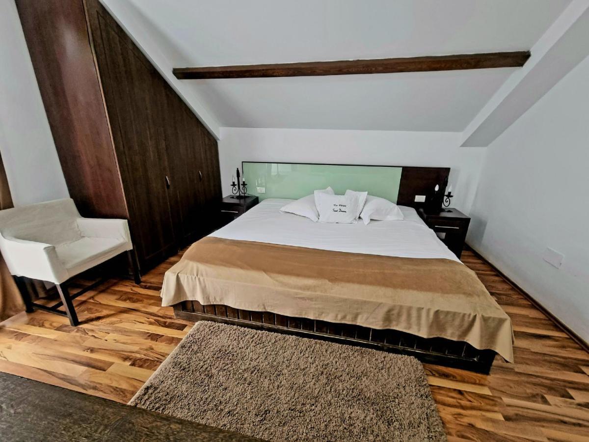 Pensiunea Tobo Baia de Fier Bagian luar foto