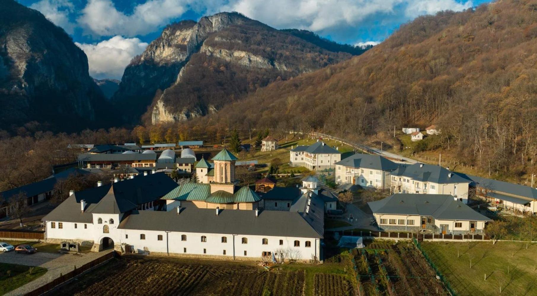 Pensiunea Tobo Baia de Fier Bagian luar foto
